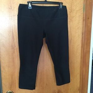 Athletic legging capris.